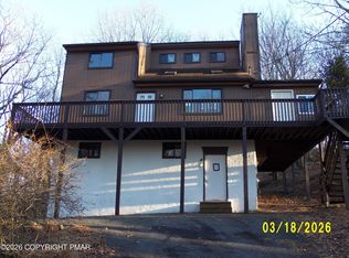 240 Powderhorn Rd, Henryville, PA 18332