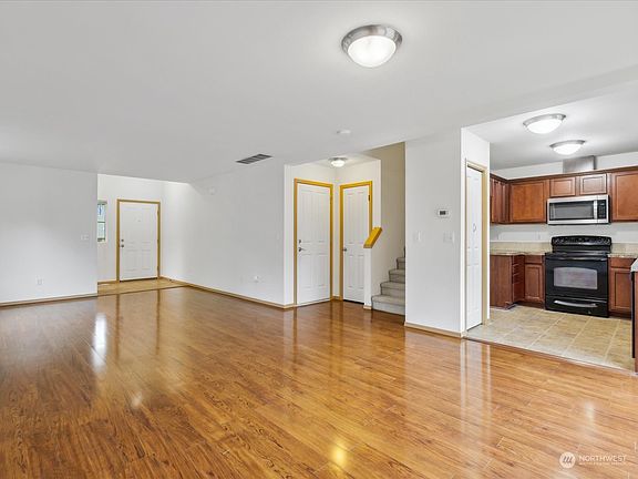 5th image of 3586 Oxbow Avenue E