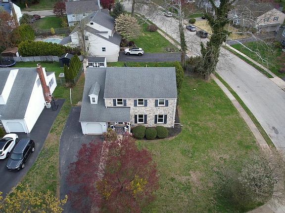 3rd image of 701 W Rolling Rd
