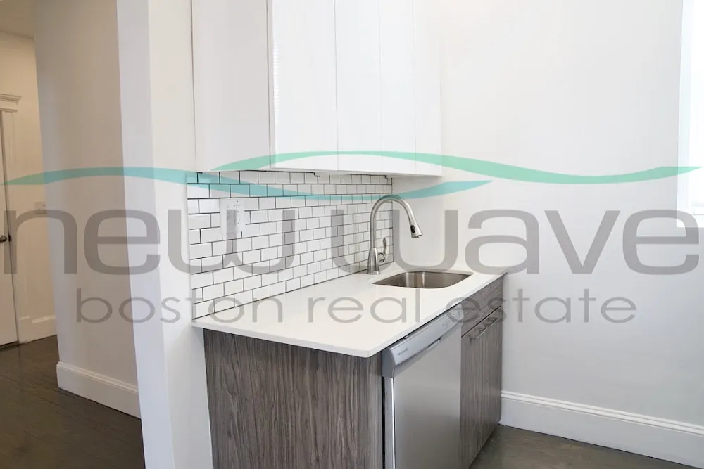 2 bed, 750 sqft, $3,750 — Photo 4