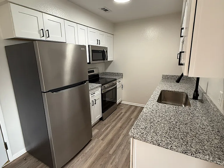 Pine Tree Apartments — Photo 3