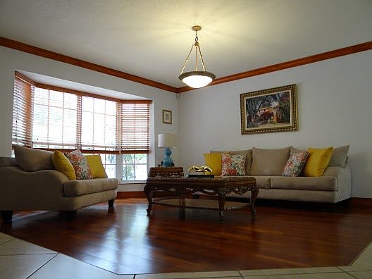 4th image of 815 N Bradley Ave
