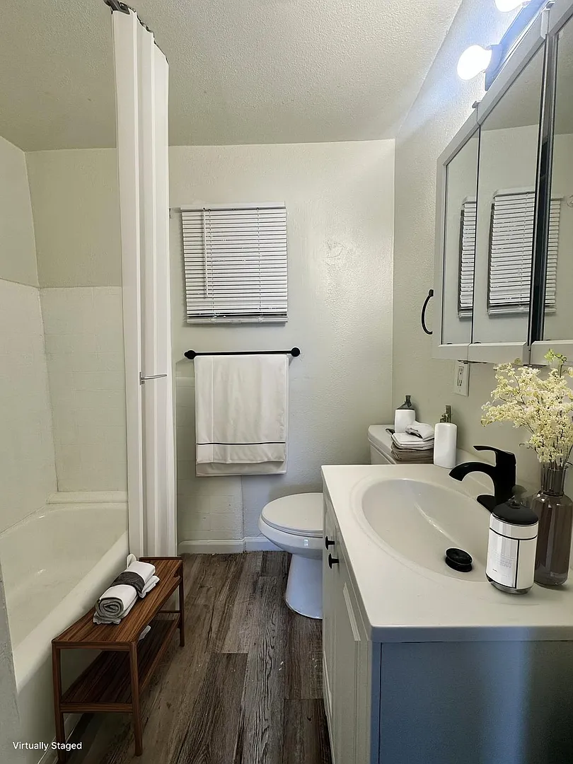 Studio, 1.0 bath, $879 — Photo 3