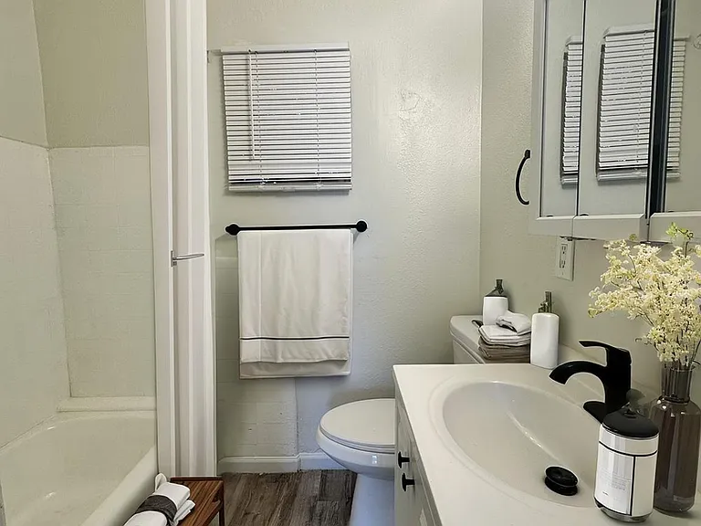 150 S Main St #4 — Photo 3
