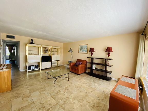 4th image of 202 Wellington Cir #C-2020