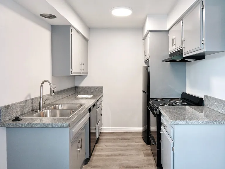700 E. 5th St. — Photo 9