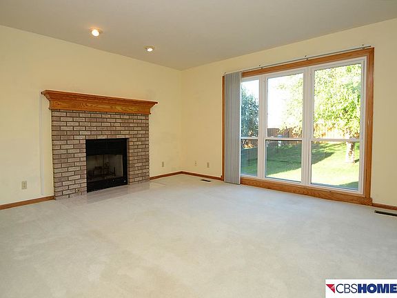 3rd image of 302 Fleetwood Dr