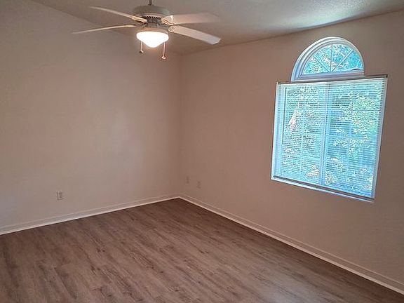 4th image of 1321 NE 39th St #1326A