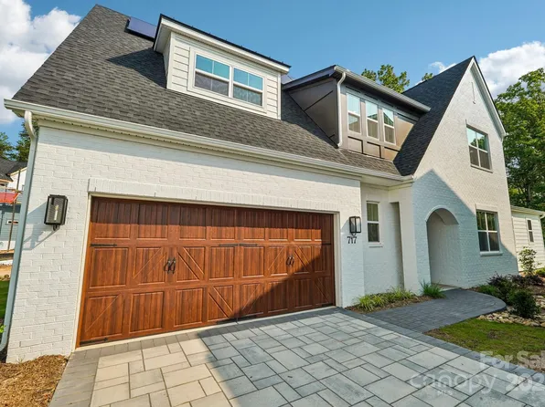 717 Flare Dr, Tega Cay, SC 29708