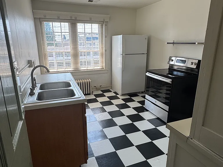 100 W Main St #3 — Photo 3