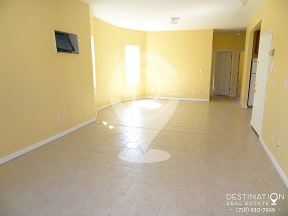 16x12.5 Living Room (2)