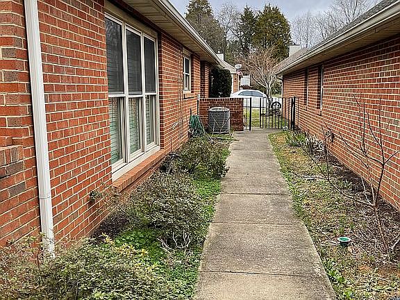 5th image of 449 Creekview Ln
