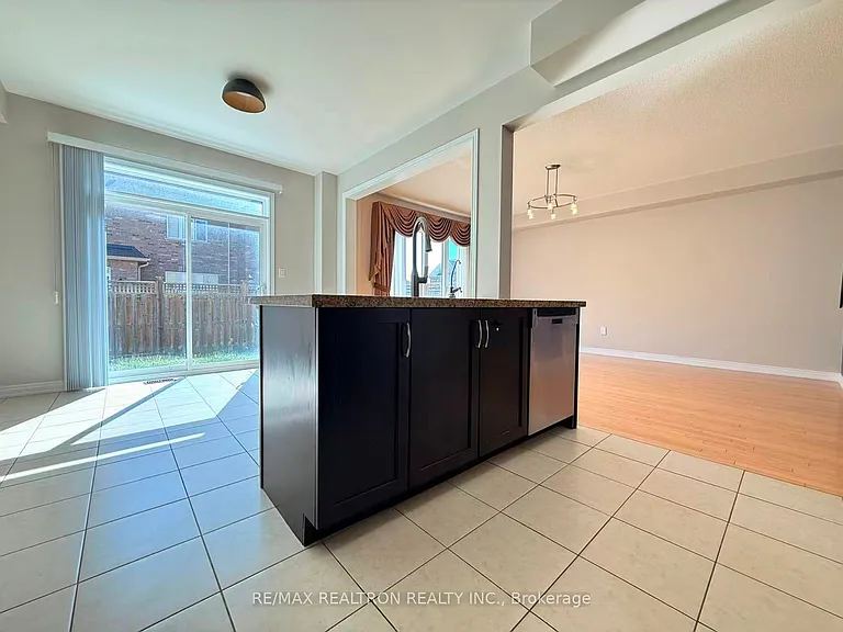7 Hyacinth St — Photo 14