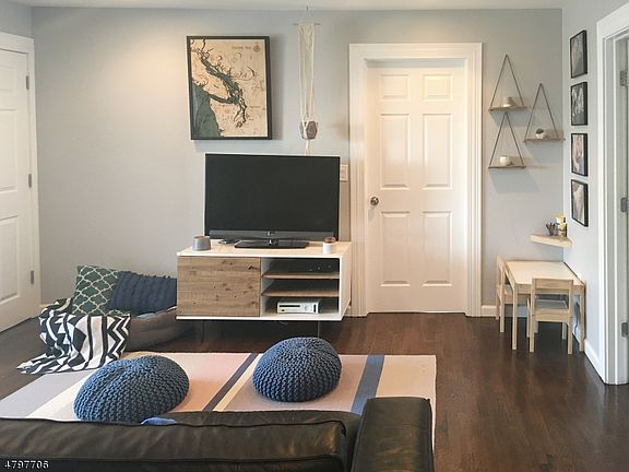 2nd image of 231 Claremont Ave APT 5