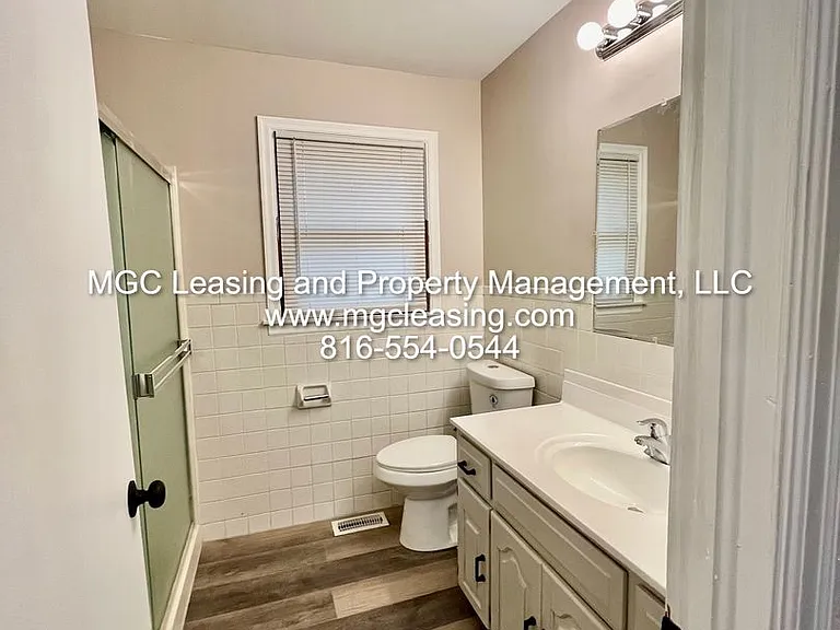 102 SE 9th St — Photo 14