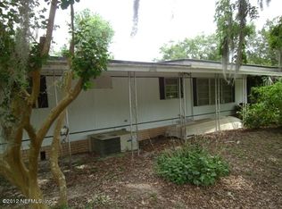 100 Poinsettia Dr, Satsuma, FL 32189