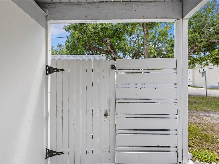7318 S Kissimmee St — Photo 4