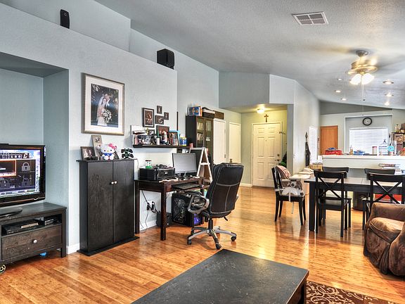 5th image of 585 Pointe Vista Ct