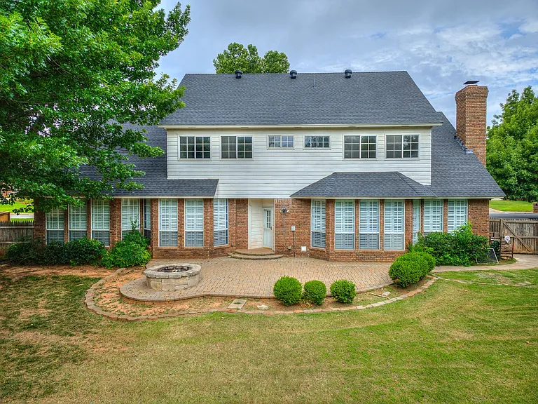 1104 Fox Lake Ln — Photo 44