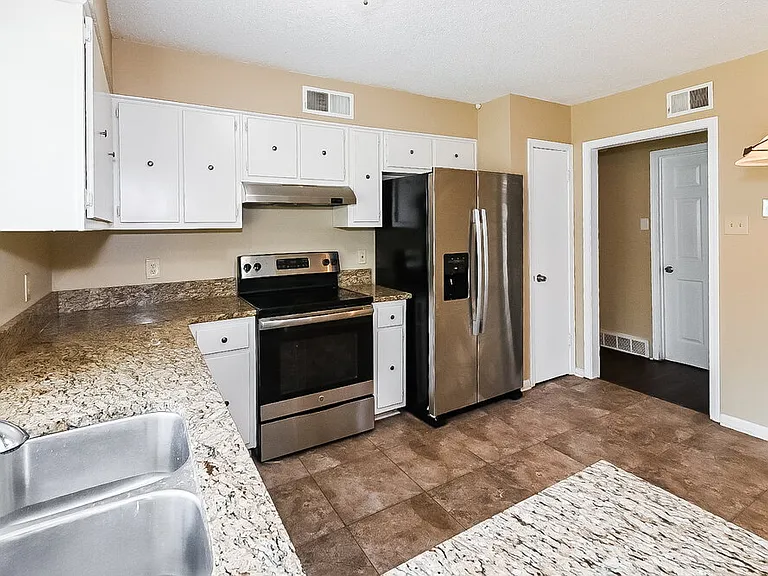 7914 Terry Franklin Dr — Photo 8