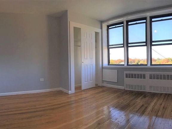 3rd image of 200 E 17th St APT 3H