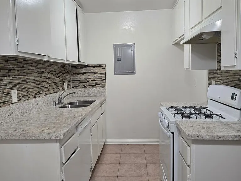 120 - 801 E Palmer Ave — Photo 20