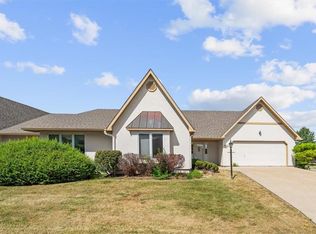 2702 Chipperfield Rd, Lawrence, KS 66047