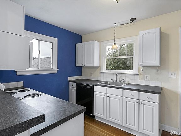 5th image of 1331 N Wycoff Ave
