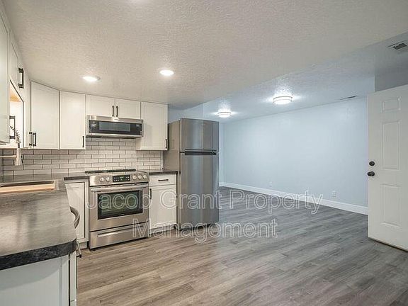 4th image of 4 1170th St