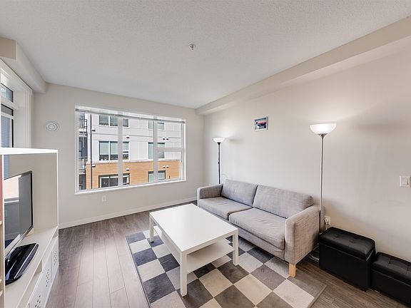 4th image of 9311 Alexandra Rd #417