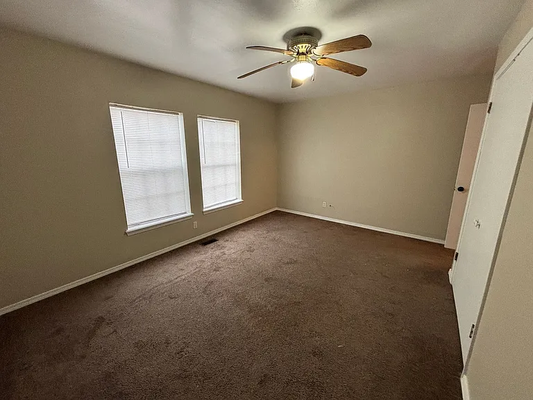 1015 N El Paso Ave — Photo 9