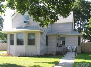 14 Franklin St, Patchogue, NY 11772