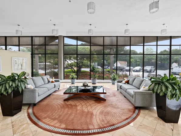 250 Hammond Pond Pkwy APT 409S, Newton, MA 02467