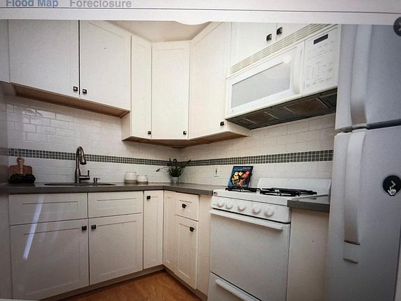 5th image of 1548 Hoover Ave #B