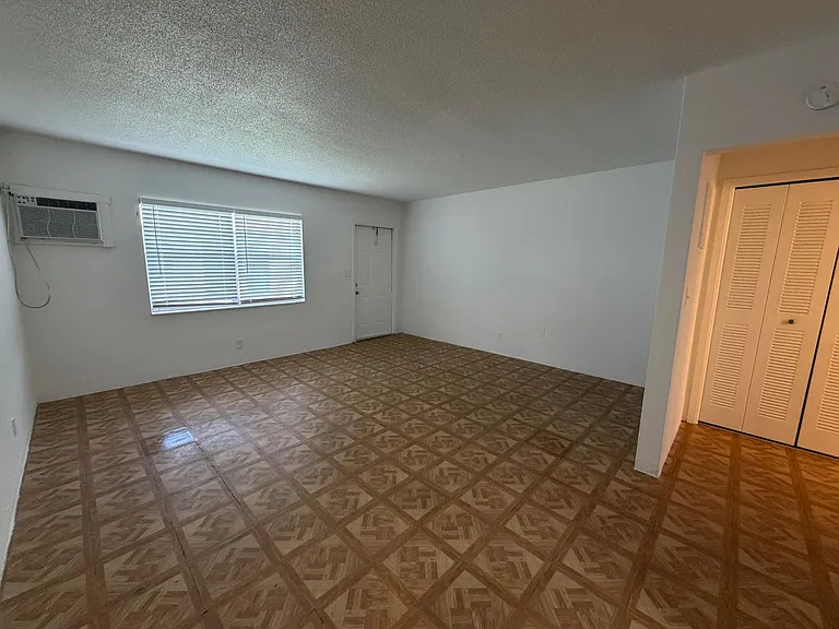 2111 Roosevelt St — Photo 18