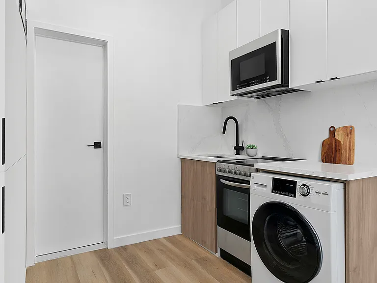 216 E 13th St #3S — Photo 4