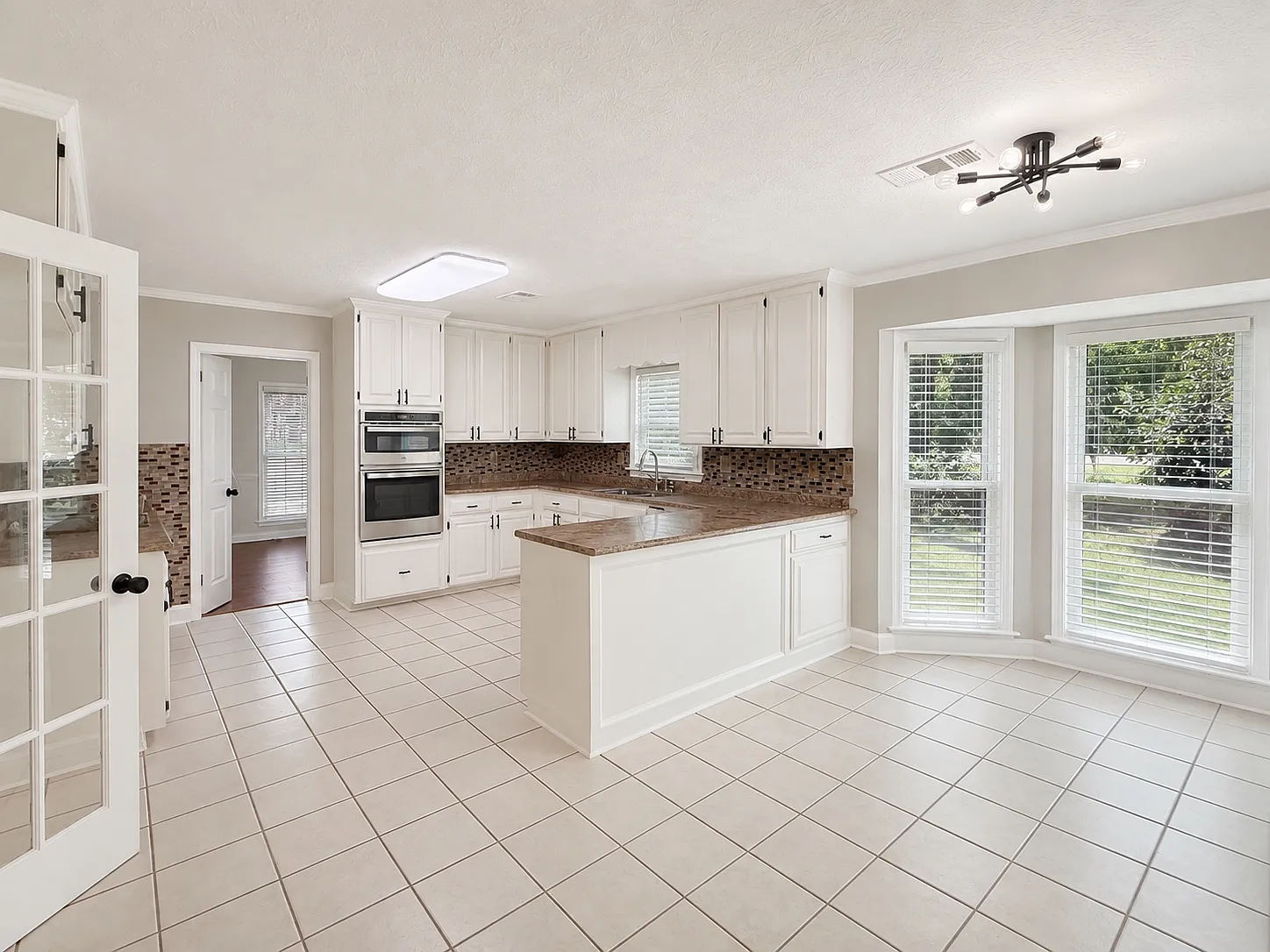 3 bed, 2333 sqft, $2,250 — Photo 4