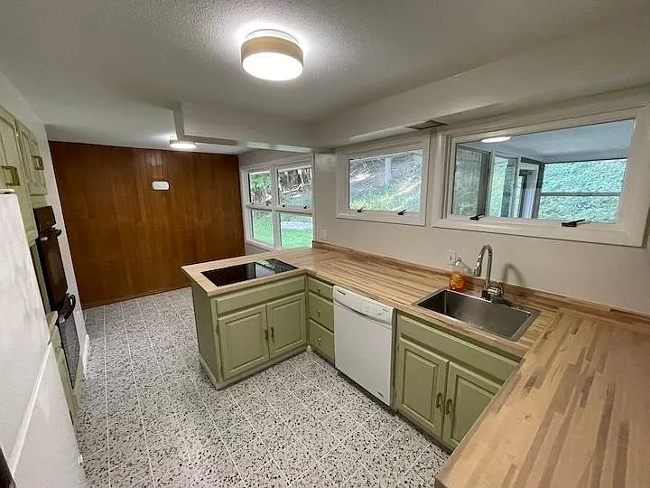 275 Fellows Ave — Photo 12