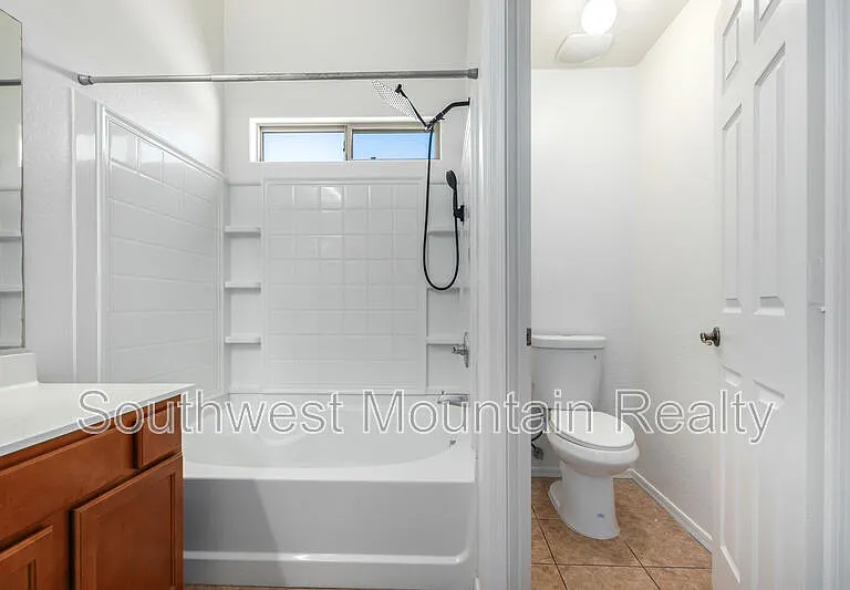 1140 W Oak Tree Ln — Photo 22