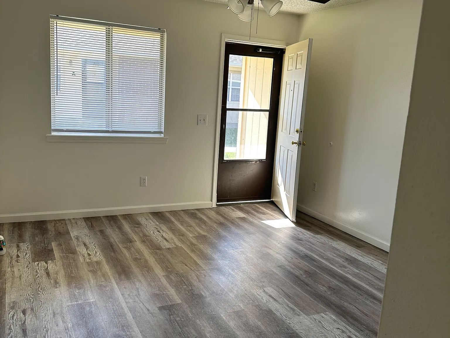 2 bed, 760 sqft, $1,100 — Photo 3