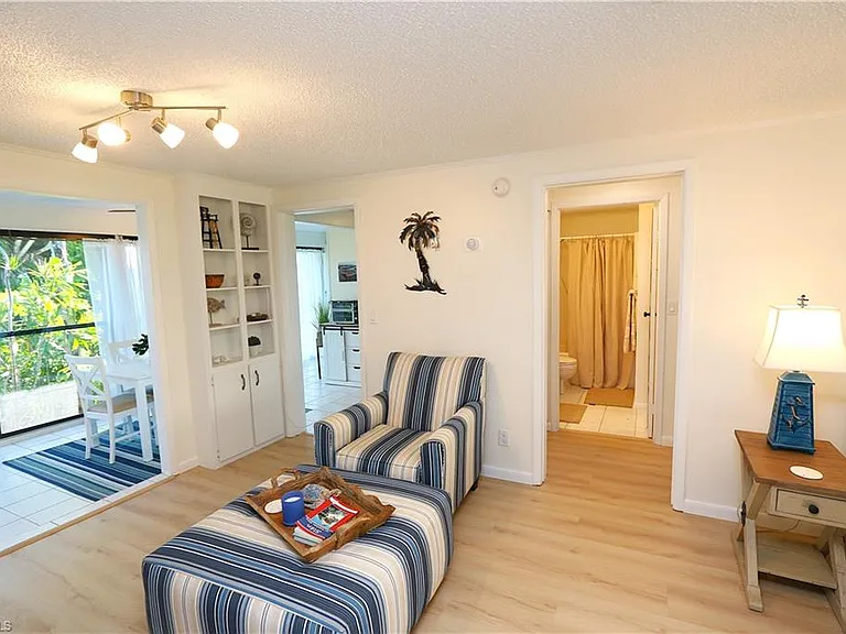 611 Palm Ave #F-30 — Photo 4