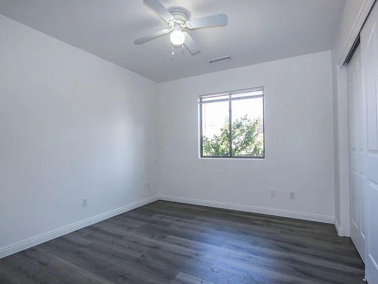 4266 N Saratoga Dr — Photo 16