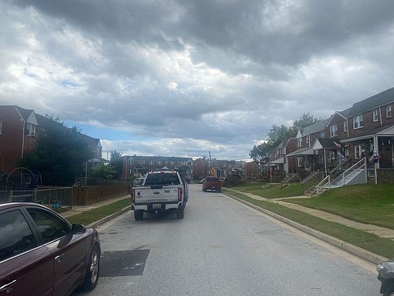 Exterior Neighborhood (street photo)