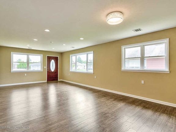 2nd image of 331 Curacao St