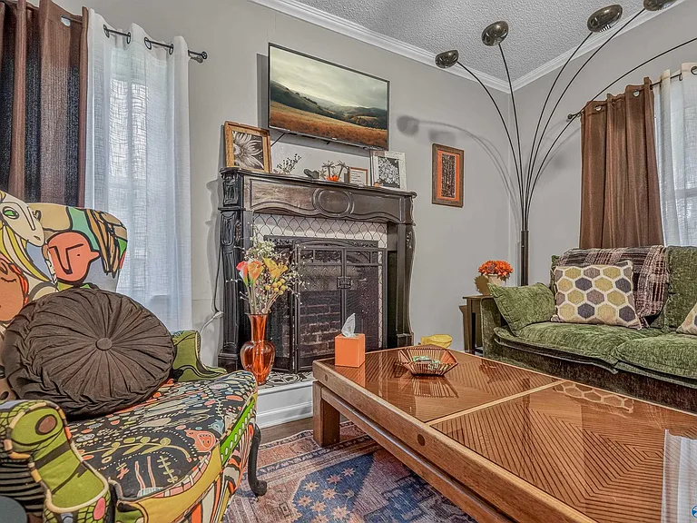1231 Oshaughnessy Ave NE — Photo 5