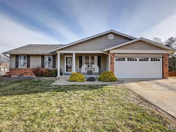 1044 Mendoza Dr, Saint Peters, MO 63376