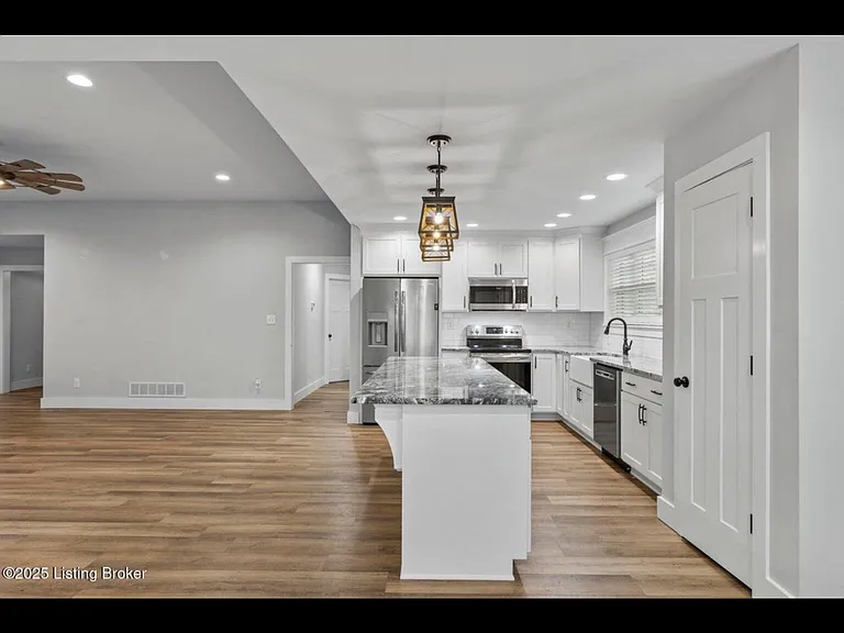 19 Clubhouse Ct — Photo 10
