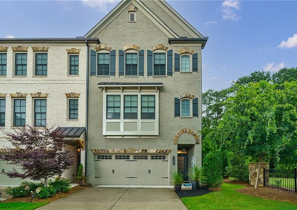 1st image of 2524 Skyland Dr NE #9