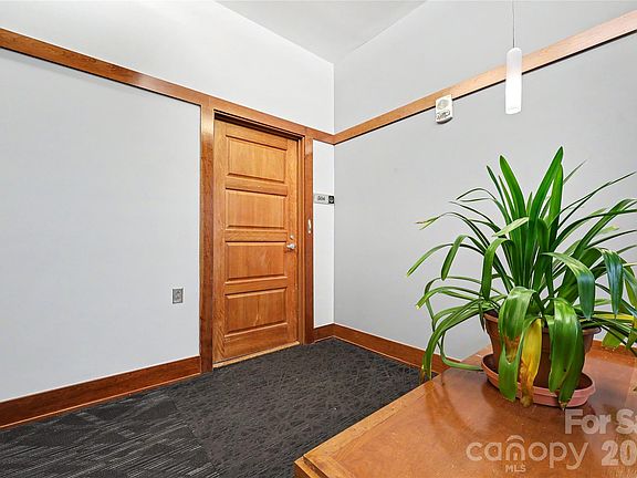 2nd image of 435 S Tryon St Unit 504