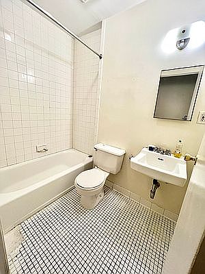 5th image of 459 W 49th St APT 1E